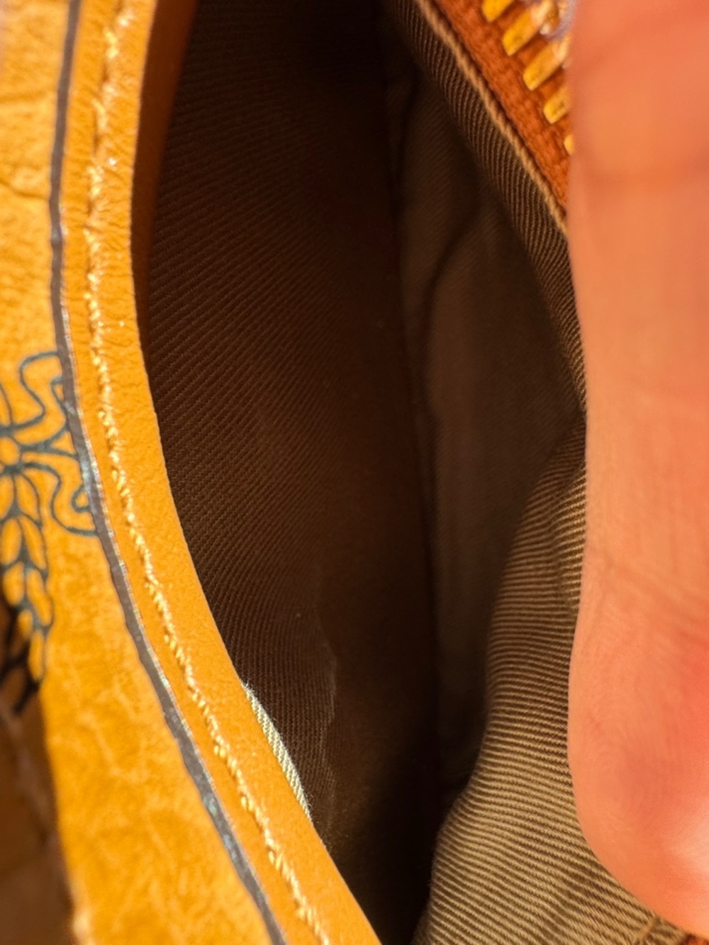 MCM Sling- Crossbody- Bum- Belt bag- All in one! - Picture 7 of 10